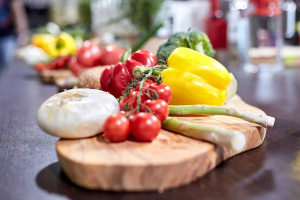 Vegetable variety on wooden white table. Selection of summer and autumn vegetables, space for text — Stock Photo, Image