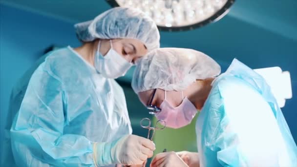 In the operating room, two surgeons during an operation. Professional doctors in a modern hospital. Plastic surgery, modern medetsin,. professional team of doctors. Concept beauty, health. — Stock Video