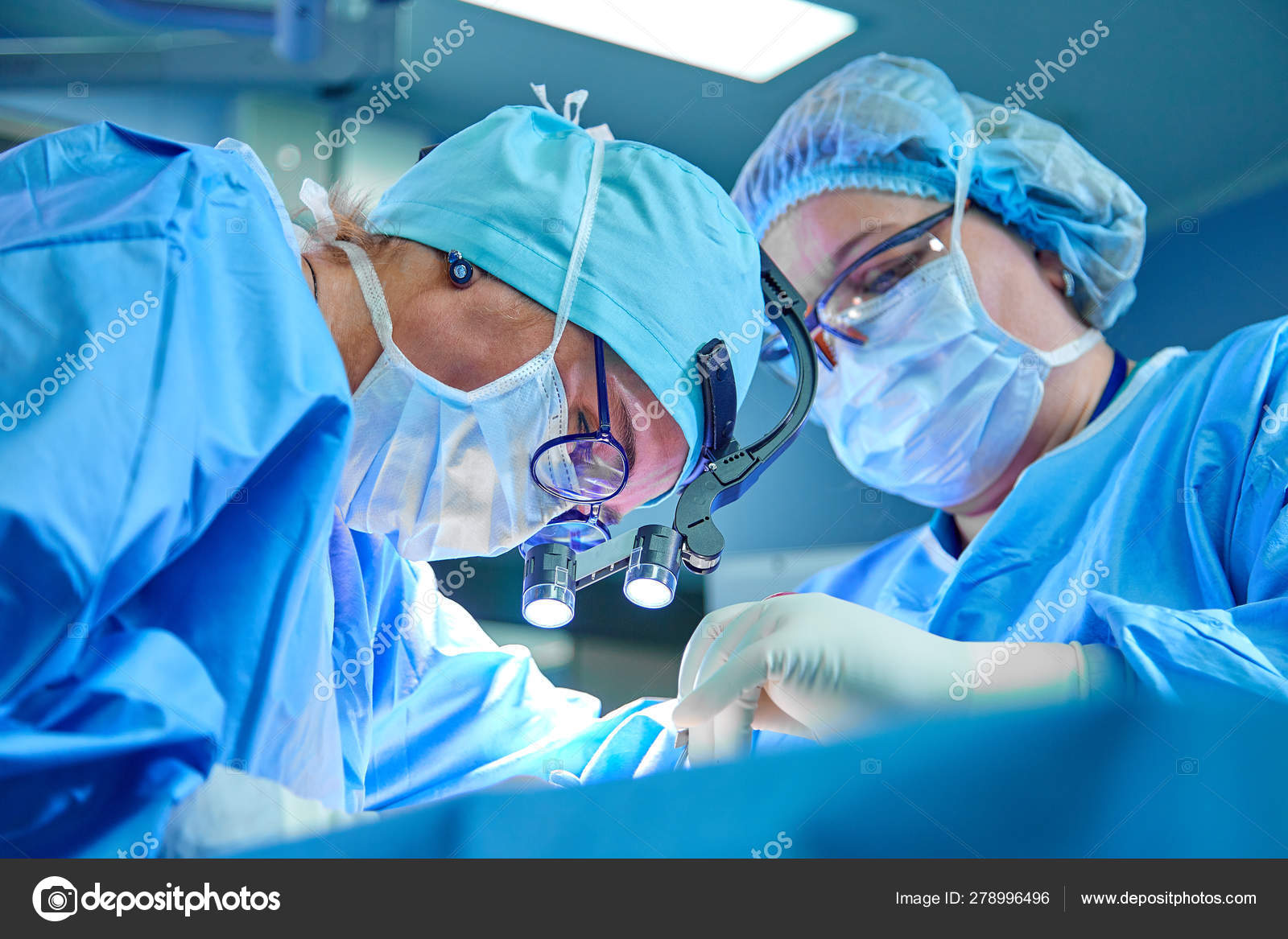 Кардиохирург операции. Челюстно-лицевой хирург. Хирургический клей кардиохирургов. Хирургическая операция. Послеоперационный пациент.