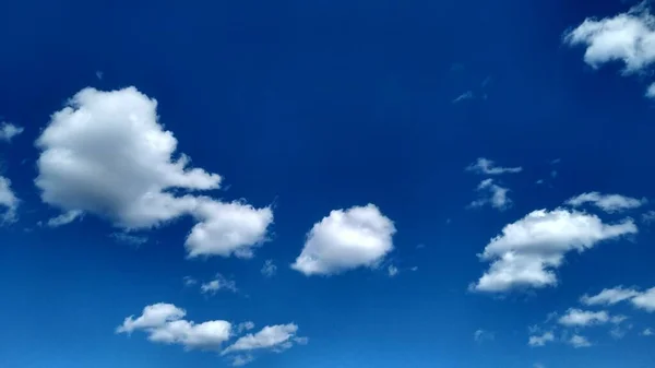 Blue Sky White Clouds Peaceful Sky Background Space Text — Stock Photo, Image