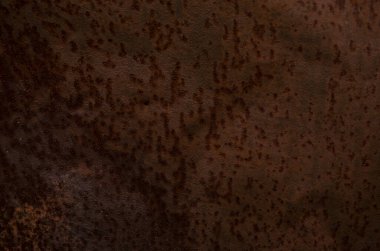 Paslanmış ve oksitlenmiş arka plan. Eski demir panel. Metal plaka üzerinde koyu kırmızı, kahverengi ve siyah pas. Grunge paslanmış metal soyut dokusu. Paslı metal duvar. Paslı paslı metal yüzey..