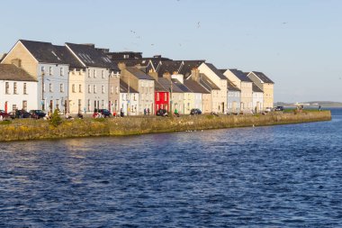 Binalar Corrib Irmağı, Galway, İrlanda '