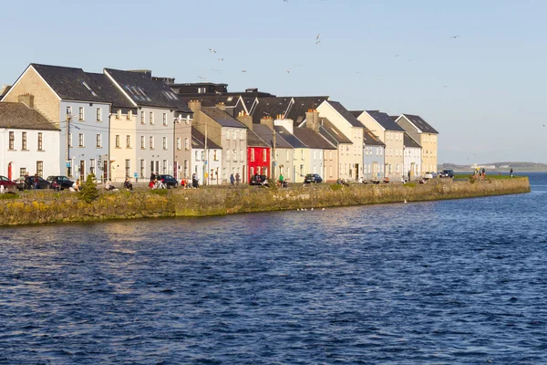Prédios Corrib River Galway Irlanda — Fotografia de Stock