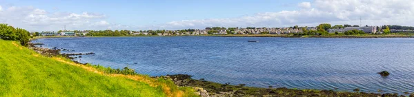Bahía Lough Atalia Con Casas Fondo Galway Irlanda —  Fotos de Stock
