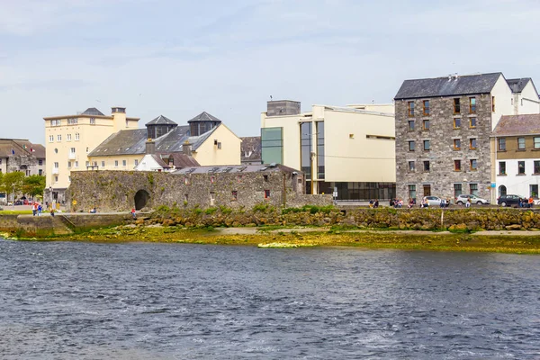 Prédios Corrib River Galway Irlanda — Fotografia de Stock