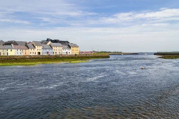 Binalar Corrib Irmağı, Galway, İrlanda '