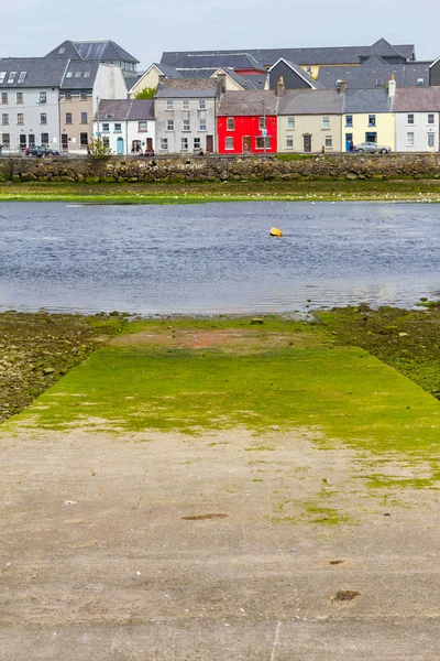 Pier Rampe Gebäude Und Möwen Corrib River Galway Irland — Stockfoto