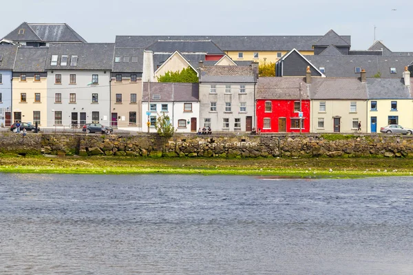 Binalar Corrib Irmağı, Galway, İrlanda '