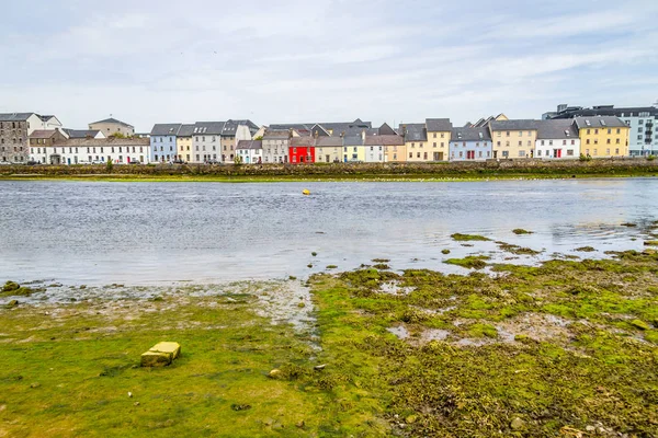 Binalar Corrib Irmağı, Galway, İrlanda '