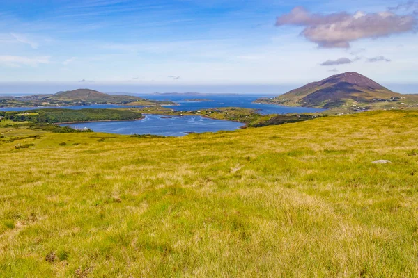 Ballynakill Bay dağlar Letterfrack, İrlanda