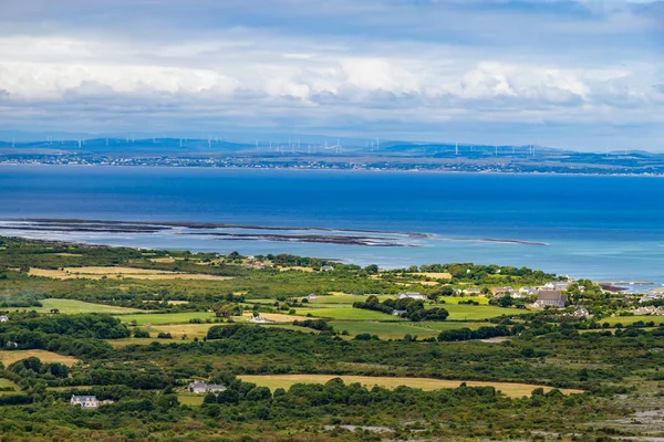 Bahía Galway Con Campo Agrícola Vegetación Ballyvaughan Irlanda —  Fotos de Stock