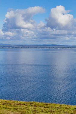 Galway bay bulutlar yansıması, Fanore, Clare, İrlanda ile