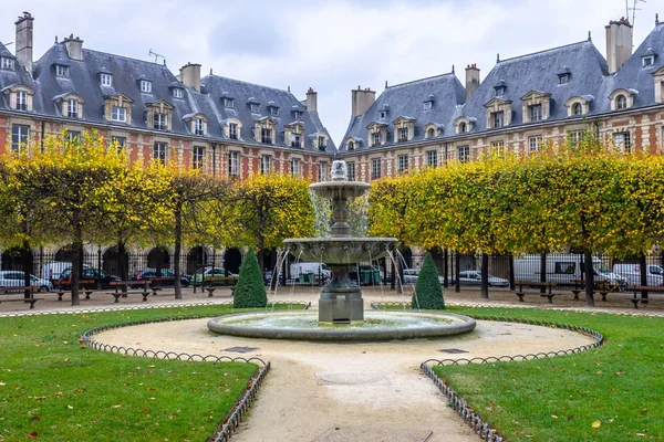 Place des Vosges Çeşmesi, Paris, Fransa