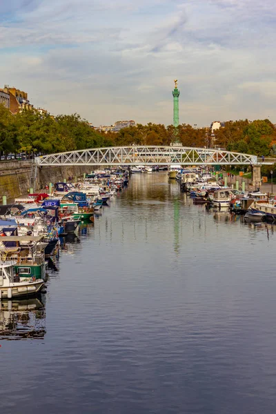 Port Arsenal Med Båtar Trädgård Och Byggnader Paris Frankrike — Stockfoto