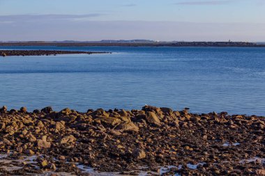 Kayalar ve kum plajda tuz hill, Galway, İrlanda