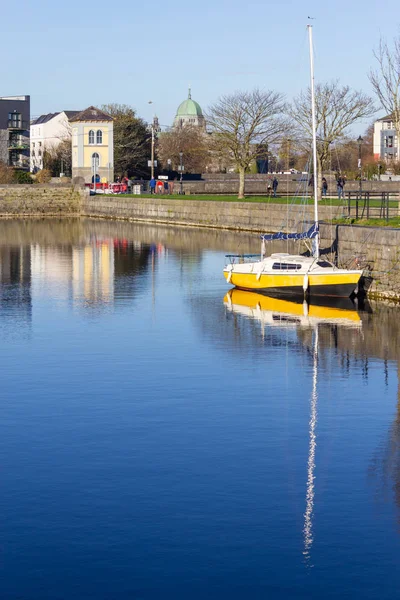 Barco Muelle Del Río Corrib Galway Irlanda —  Fotos de Stock