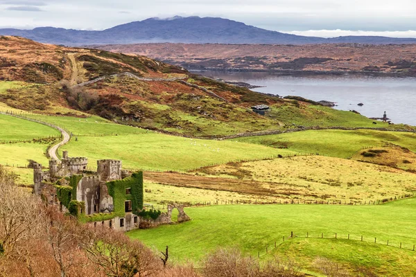 Clifden Castle çiftlik, okyanus ve dağ, Clifden, Galway, İrlanda