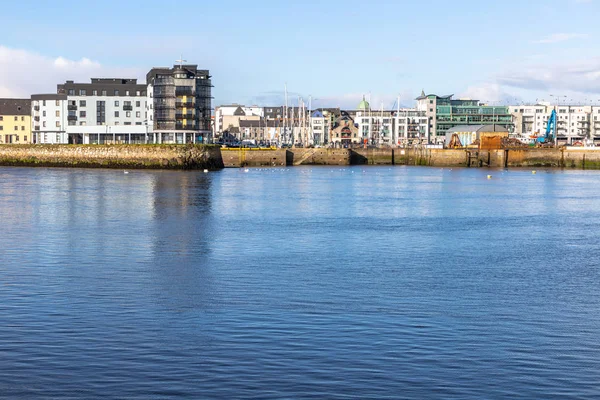 Galway Harbour Corrib River Och Galway Byggnader Med Reflektion Galway — Stockfoto