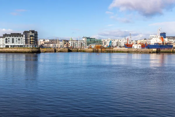 Galway Harbour Corrib Folyó Galway Épületek Tükörképe Galway Írország — Stock Fotó