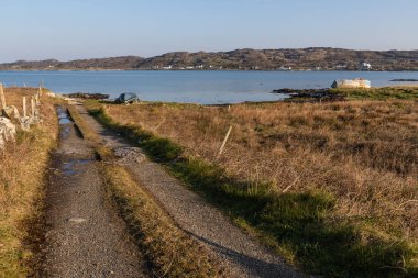 Clifden körfezi çevresinde eski tekne