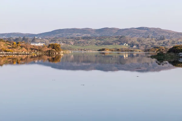 Agriturismo e Vegetazione intorno alla baia di Clifden — Foto Stock