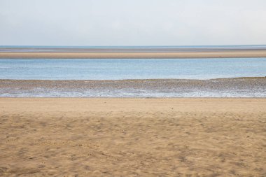 Sutton plajda düşük gelgit