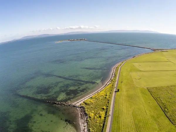 Vista aérea de South park y Mutton Island en la bahía de Galway —  Fotos de Stock