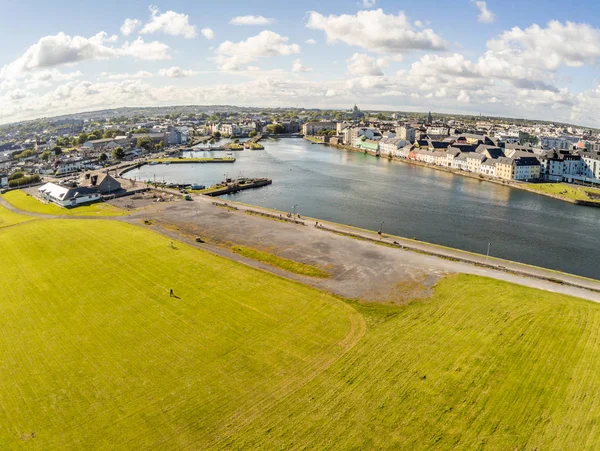 Aerial view Galway Pier and Corrib river — Stock Photo, Image