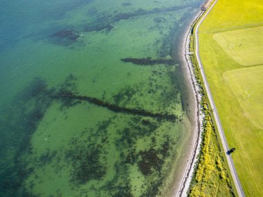 South Park'ta bir plajın havadan görünümü ve yürüyüş yolu 
