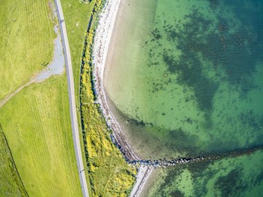 South Park'ta bir plajın havadan görünümü ve yürüyüş yolu 