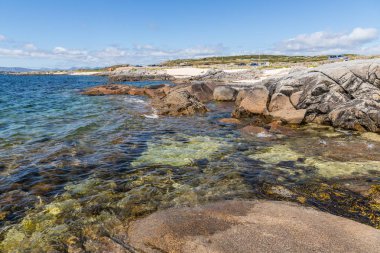 Carraroe Coral plajda güneşli bir gün