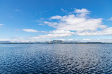 Conemara dağları ve Lough Corrib