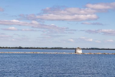 Lough Corrib gölünde navigasyon işareti