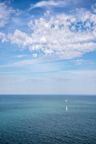 Sail boats in the ocean in Bray — Stock Photo, Image