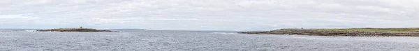 Panorama da praia do Porto com ondas e Ilha do Caranguejo — Fotografia de Stock