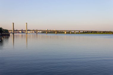 Porto Alegre, Rio Grande do Sul, Brezilya 'daki Guaiba Nehri üzerindeki köprü