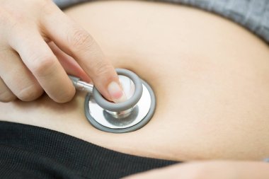 Gebelikte Anne, hamile iki ay önce doğrulanması.