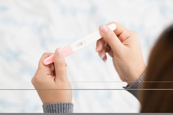 Mujer Con Prueba Embarazo Nueva Vida Nuevo Concepto Familiar —  Fotos de Stock