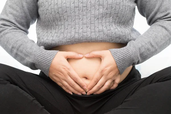 Vientre Una Mujer Embarazada Que Tenía Dos Meses —  Fotos de Stock