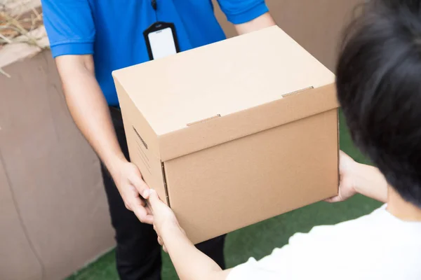 Woman Accepting Delivery Cardboard Boxes Deliveryman — Stock Photo, Image
