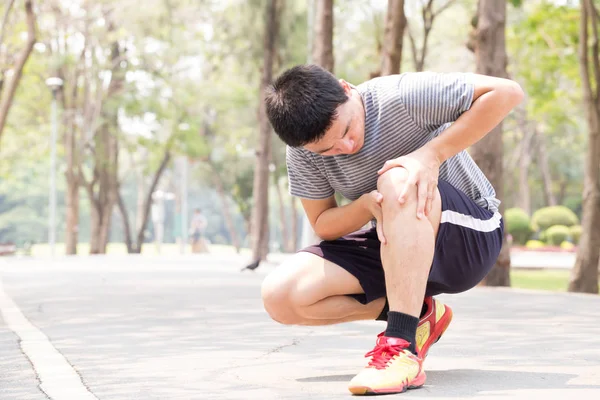 Homem Com Dor Joelho Durante Exercício — Fotografia de Stock