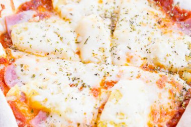 İtalyan pizza jambon, peynir