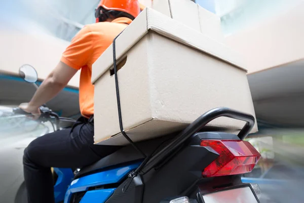 Entrega Homem Passeio Moto Serviço Transporte Rápido Gratuito — Fotografia de Stock