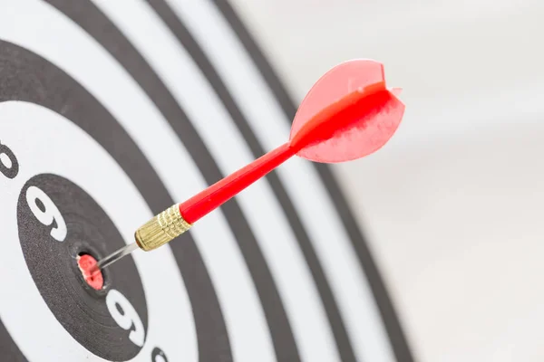 Target Dart Arrow Hitting Center Dartboard — Stock Photo, Image