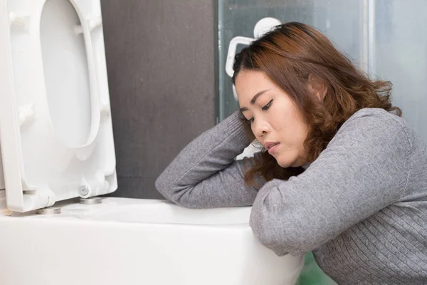 Aziatische Vrouw Hebben Een Ochtendmisselijkheid — Stockfoto