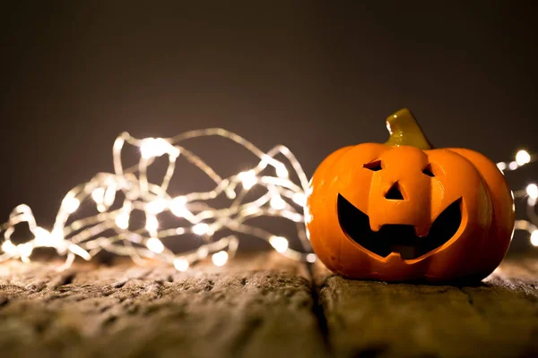 Halloween Pumpa Och Belysning Trä Bakgrund — Stockfoto