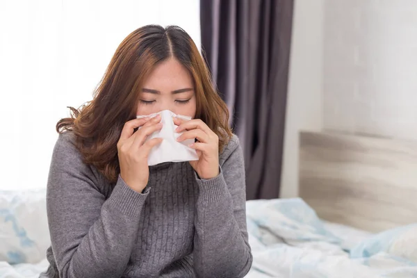 Women Have Sneezing Because Colds — Stock Photo, Image