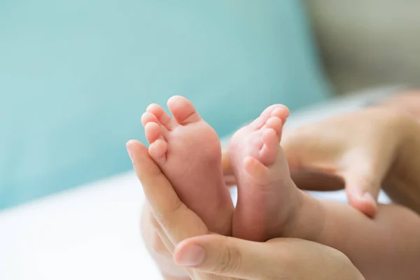 Kaki Bayi Tangan Ibu — Stok Foto