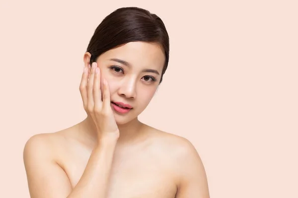 Happy beautiful Asian woman with clean fresh skin face, Facial treatment and cosmetology spa concept — Stock Photo, Image