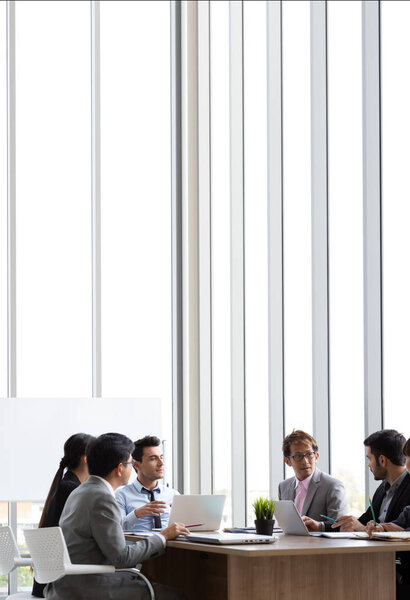 Ежедневная встреча с руководителями, секретарями, переводчиками и сотрудниками различных отделов, входящих в состав компании.
